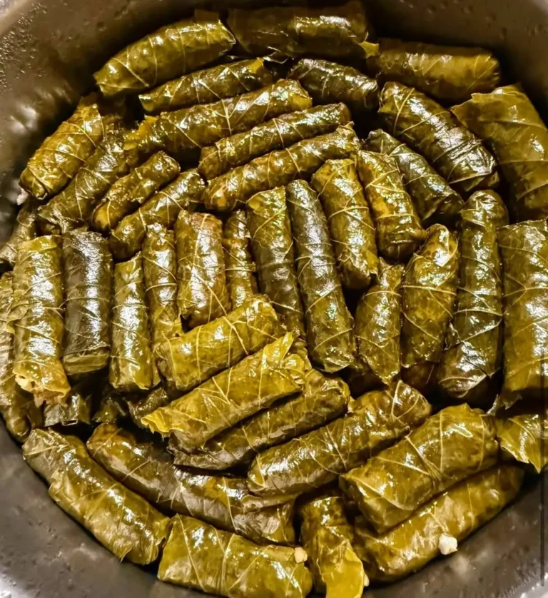 Sarmadan önce: yaprağı ılık suda bekletip fazla tuzu alın.